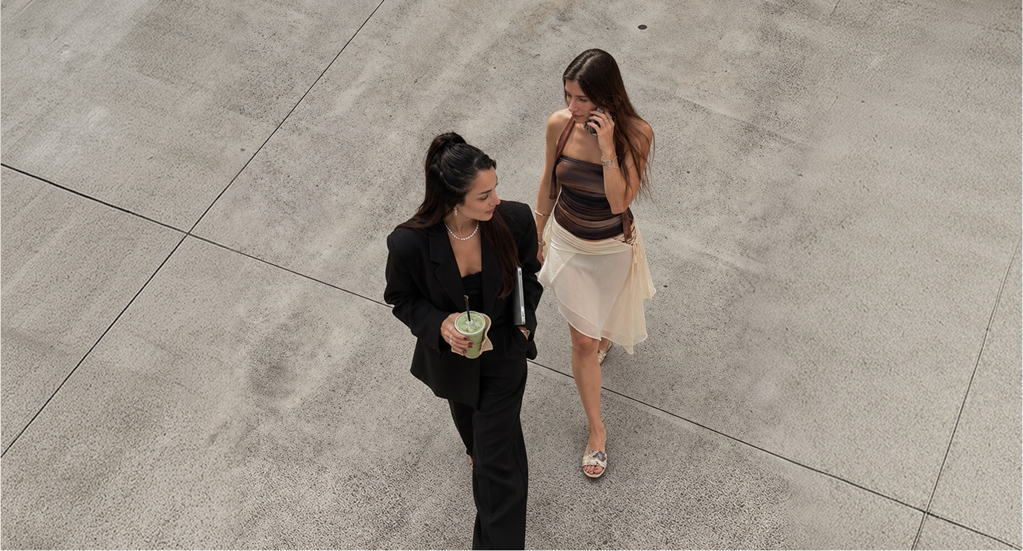 Nachi y Flor caminando por Tulum